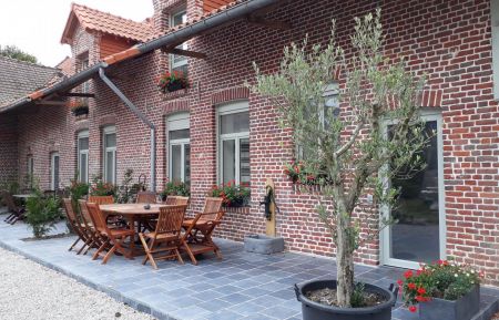 cour intérieure avec terrasse Gîte n°204510 Avelin - Nord - cour intérieure avec terrasse