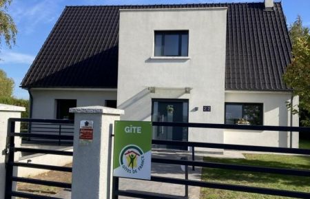 G&icirc;te n&deg;592265 Wasnes-au-Bac - Nord - G&icirc;te vu de la rue
