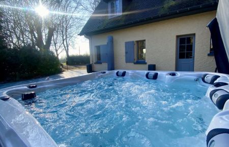 G&icirc;te n&deg;1060 Estaires - Nord - Spa Professionnel, 5 &agrave; 7 Places, accessible toute l'ann&eacute;e, serviettes &agrave; disposition