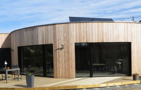G&icirc;te n&deg;3663 Millonfosse - Nord - La terrasse sur le jardin, expos&eacute;e plein sud - Bardage en m&eacute;l&egrave;ze