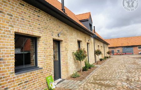 G&icirc;te n&deg;592122 Qua&euml;dypre - Nord - Ancienne grange typique des Flandres, enti&egrave;rement r&eacute;nov&eacute;e et am&eacute;nag&eacute;e en 3 g&icirc;tes mitoyens. Places de stationnement dans la propri&eacute;t&eacute;.