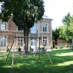 Aile consacrée au gîte et partie du parc privative. Cet espace est clôturé pour accueillir les animaux de compagnie. Aile consacrée au gîte et partie du parc privative. Cet espace est clôturé pour accueillir les animaux de compagnie.