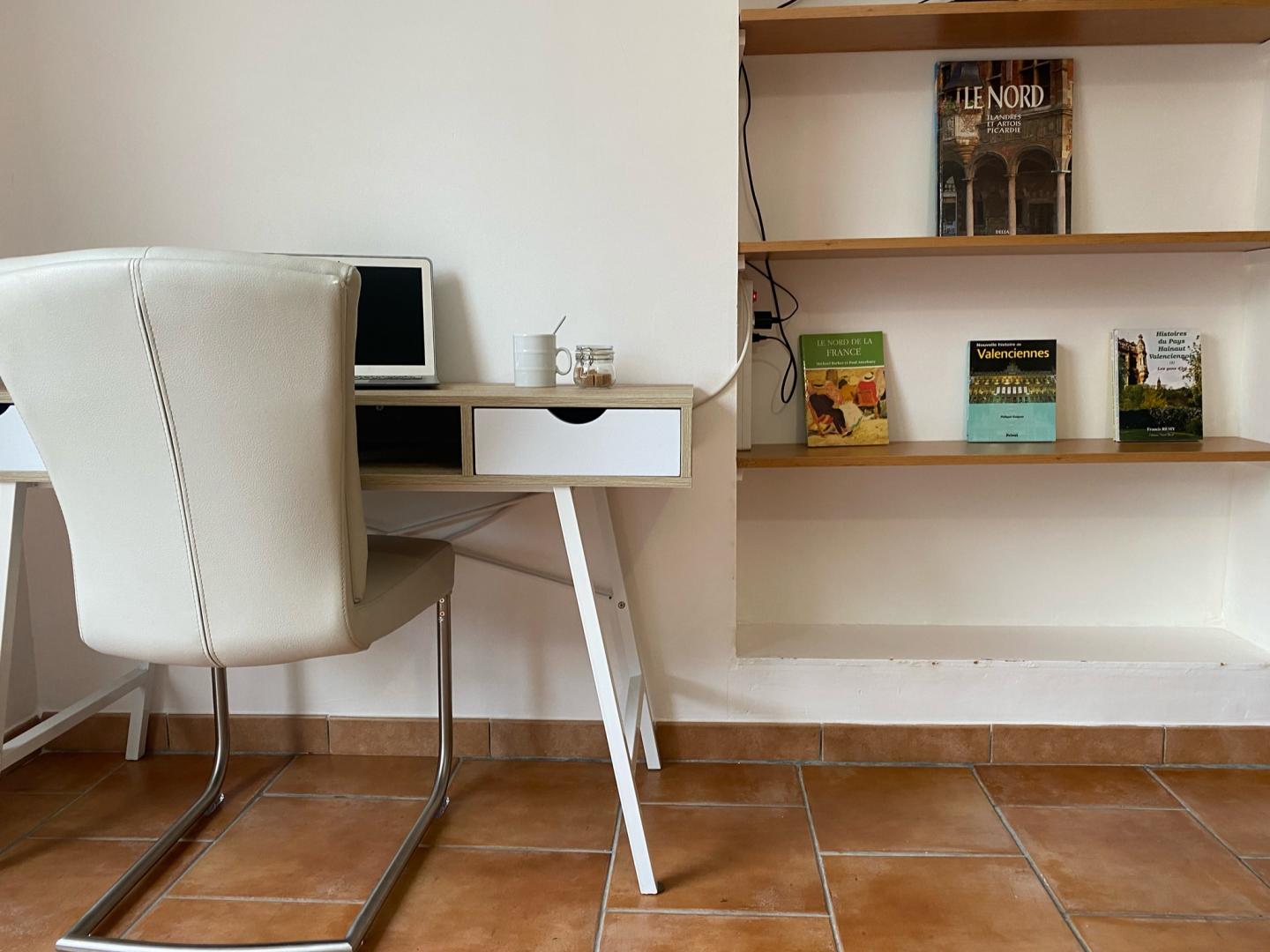 Chambre Terrasse, espace télétravail photo 9