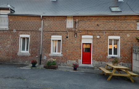 G&icirc;te n&deg;592356 Preux-au-Bois - Nord -  Entr&eacute;e de la maison