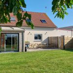 COTE JARDIN - ENTREE DU GITE