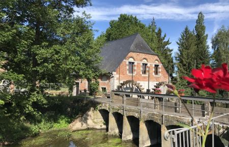 G&icirc;te n&deg;4758 Taisni&egrave;res-en-Thi&eacute;rache - Nord - Le moulin fid&egrave;le t&eacute;moin du pass&eacute;.