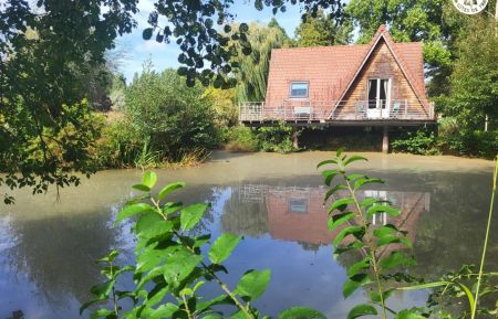 Cabane sur pilotisG622686 Aire-sur-la-Lys - Pas-de-Calais - Cabane avec &eacute;tang en pleine nature avec bain nordique