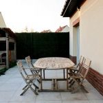 Terrasse avec salon de jardin et barbecue Terrasse avec salon de jardin et barbecue