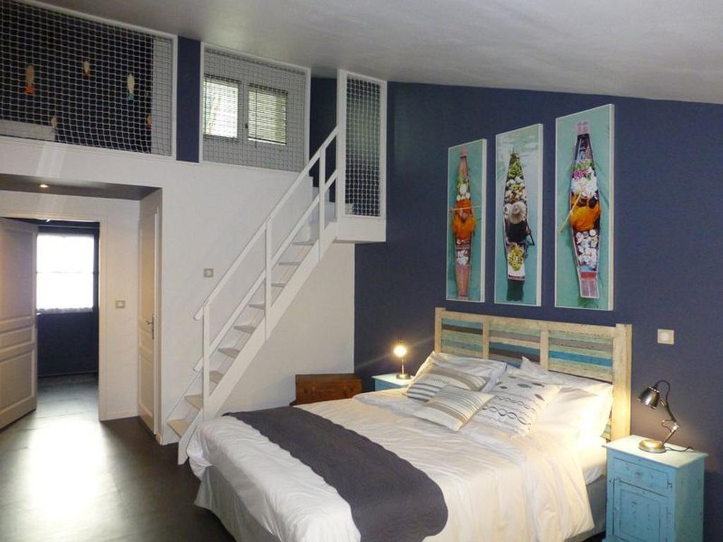Chambre Margot avec un lit de 2 personnes de 160x200 et une mezzanine avec un lit de 1 personne 90x190 photo 15