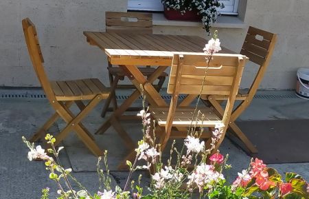 G&icirc;te n&deg;G622002 Noyelles-l&egrave;s-Vermelles - Pas-de-Calais - Terrasse et son salon de jardin.