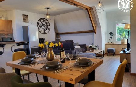 G&icirc;te n&deg;G622635 Wirwignes - Pas-de-Calais - Pi&egrave;ce &agrave; vivre avec coin repas, coin salon et cuisine &eacute;quip&eacute;e