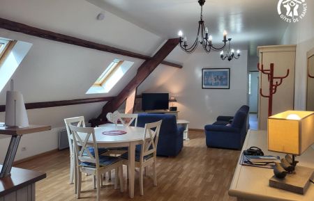Pièce à vivre avec coin salon ouvert sur l'espace repas et la cuisine Gîte n°G622556 Echinghen - Pas-de-Calais - Pièce à vivre avec coin salon ouvert sur l'espace repas et la cuisine