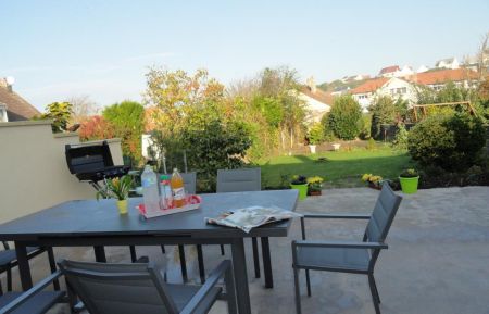 G&icirc;te n&deg;G1742 &Eacute;quihen-Plage - Pas-de-Calais - Espace d&eacute;tente sur la terrasse pr&egrave;s du barbecue