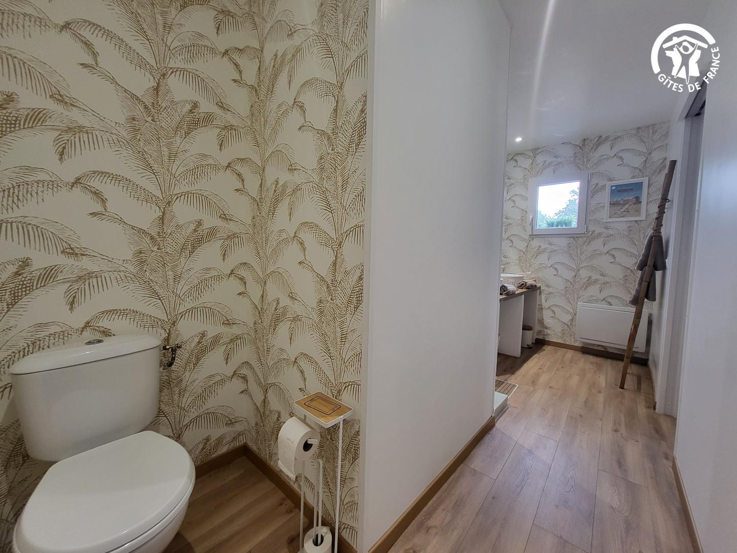 Salle d'eau avec WC de la 1ère chambre photo 14