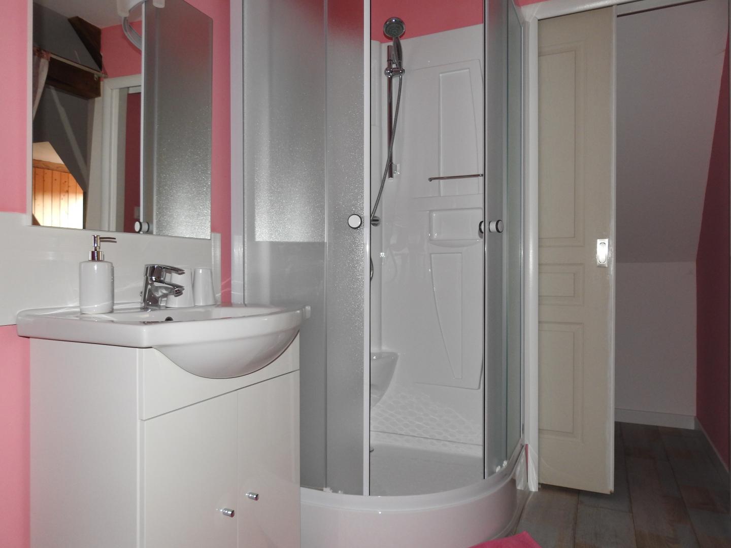 chambre tabatière: salle de bain, toilettes séparés photo 6