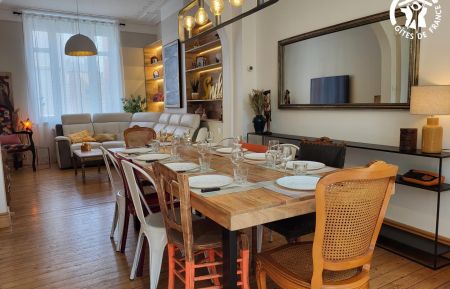 Coin repas dans la pièce à vivre avec coin salon ouvert sur la cuisine équipée City Break n°G622660 Calais - Pas-de-Calais - Coin repas dans la pièce à vivre avec coin salon ouvert sur la cuisine équipée