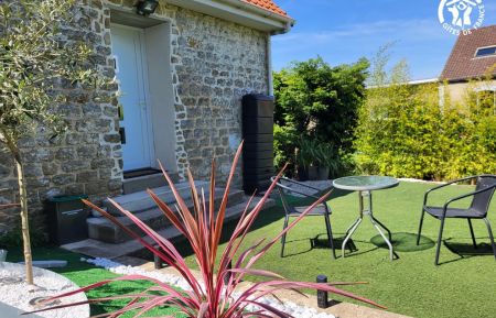 Terrasse privative avec salon de jardin et transats Gîte n°G622536 Saint-Étienne-au-Mont - Pas-de-Calais - Terrasse privative avec salon de jardin et transats