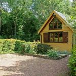 Chalet familial de 40 m² dans un terrain non clos privatif, avec cour, terrasse, jardin, parking. Chalet familial de 40 m² dans un terrain non clos privatif, avec cour, terrasse, jardin, parking.