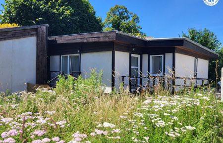 G&icirc;te n&deg;G622668 Carly - Pas-de-Calais - Fa&ccedil;ade du gite avec jardin sauvage 