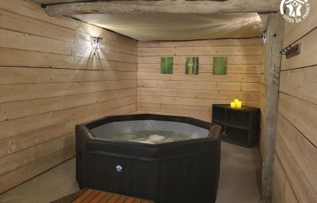 Espace bien-être avec spa couvert dans la grange non fermée Chambre d'hôtes n°G622568 Chériennes - Pas-de-Calais - Espace bien-être avec spa couvert dans la grange non fermée