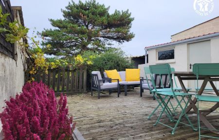 G&icirc;te n&deg;G622581 &Eacute;quihen-Plage - Pas-de-Calais - Terrasse avec salon de d&eacute;tente et salon de jardin, barbecue et parasol