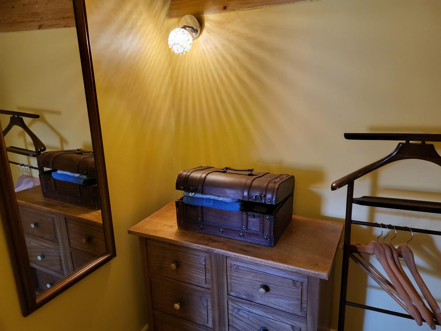 Chambre jaune photo 17