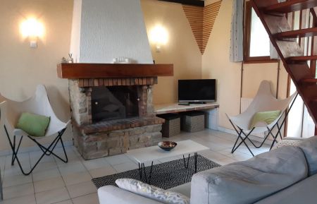 Salon, télévision, wifi gratuit(la cheminée ne fonctionne pas) Gîte n°G2433 Audinghen - Pas-de-Calais - Salon, télévision, wifi gratuit(la cheminée ne fonctionne pas)
