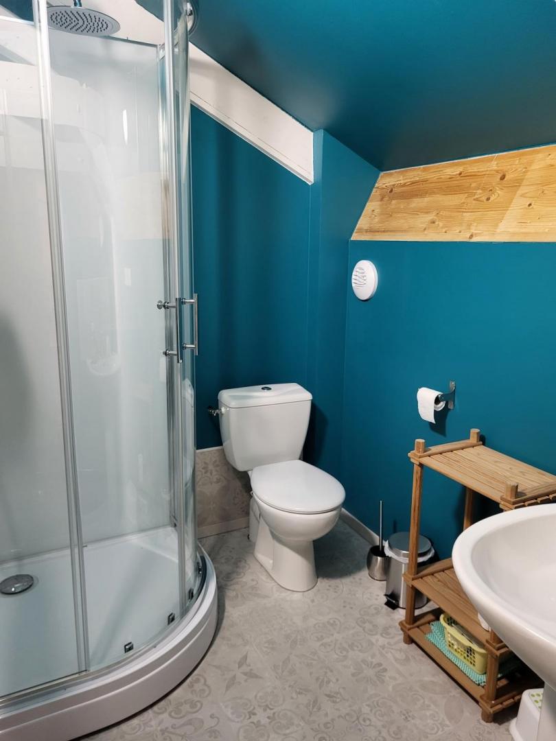 Salle d'eau chambre jaune photo 18