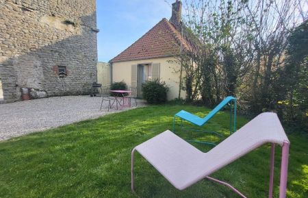 Extérieur du Gîte derrière le pigeonnier en pierre de Baincthun Gîte n°G1125 Audinghen - Pas-de-Calais - Extérieur du Gîte derrière le pigeonnier en pierre de Baincthun