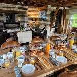 Petit d&eacute;jeuner maison avec produits frais